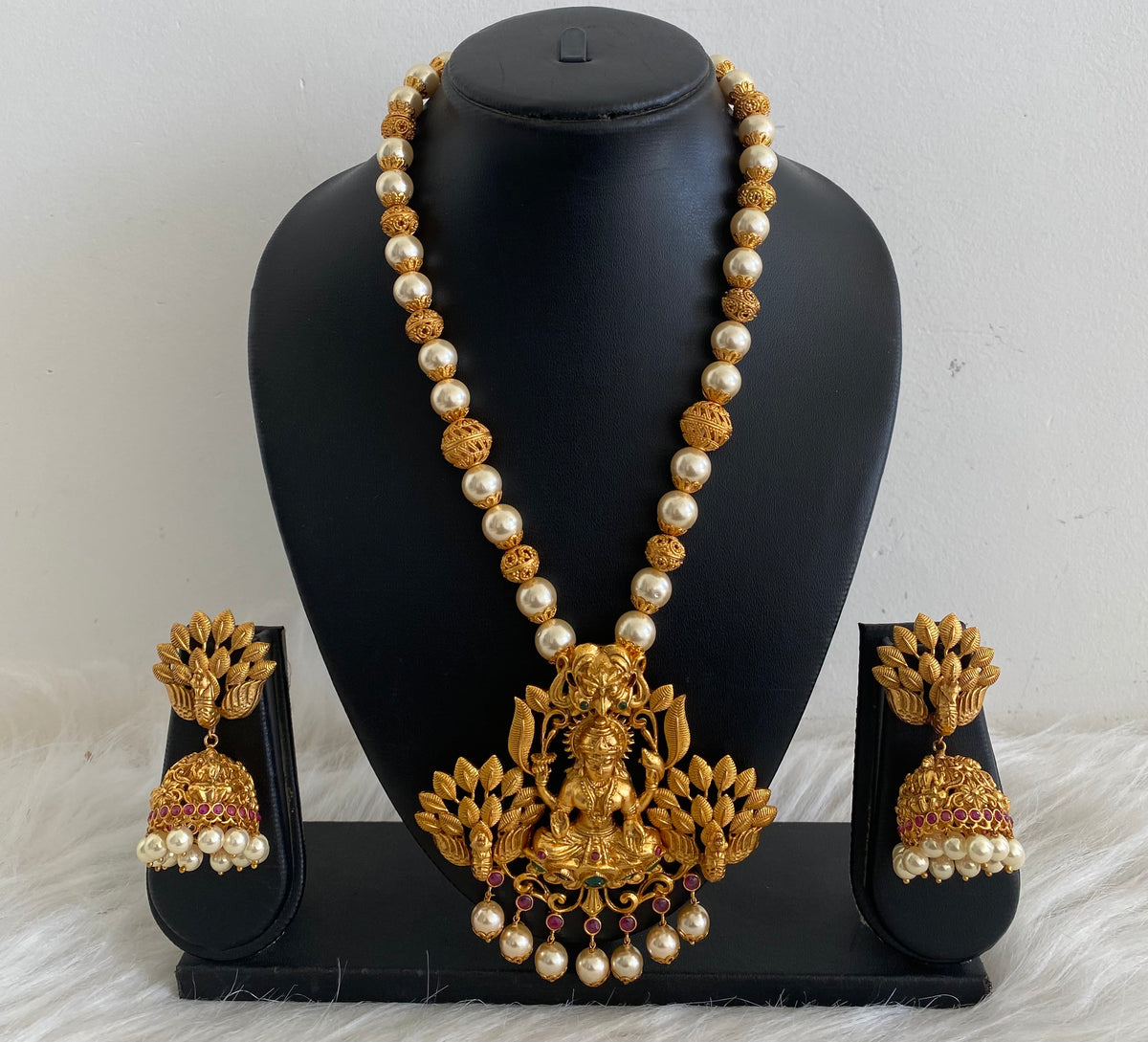 Matte finish emerald huge Lakshmi pendant pearl beaded haar set dj-09755