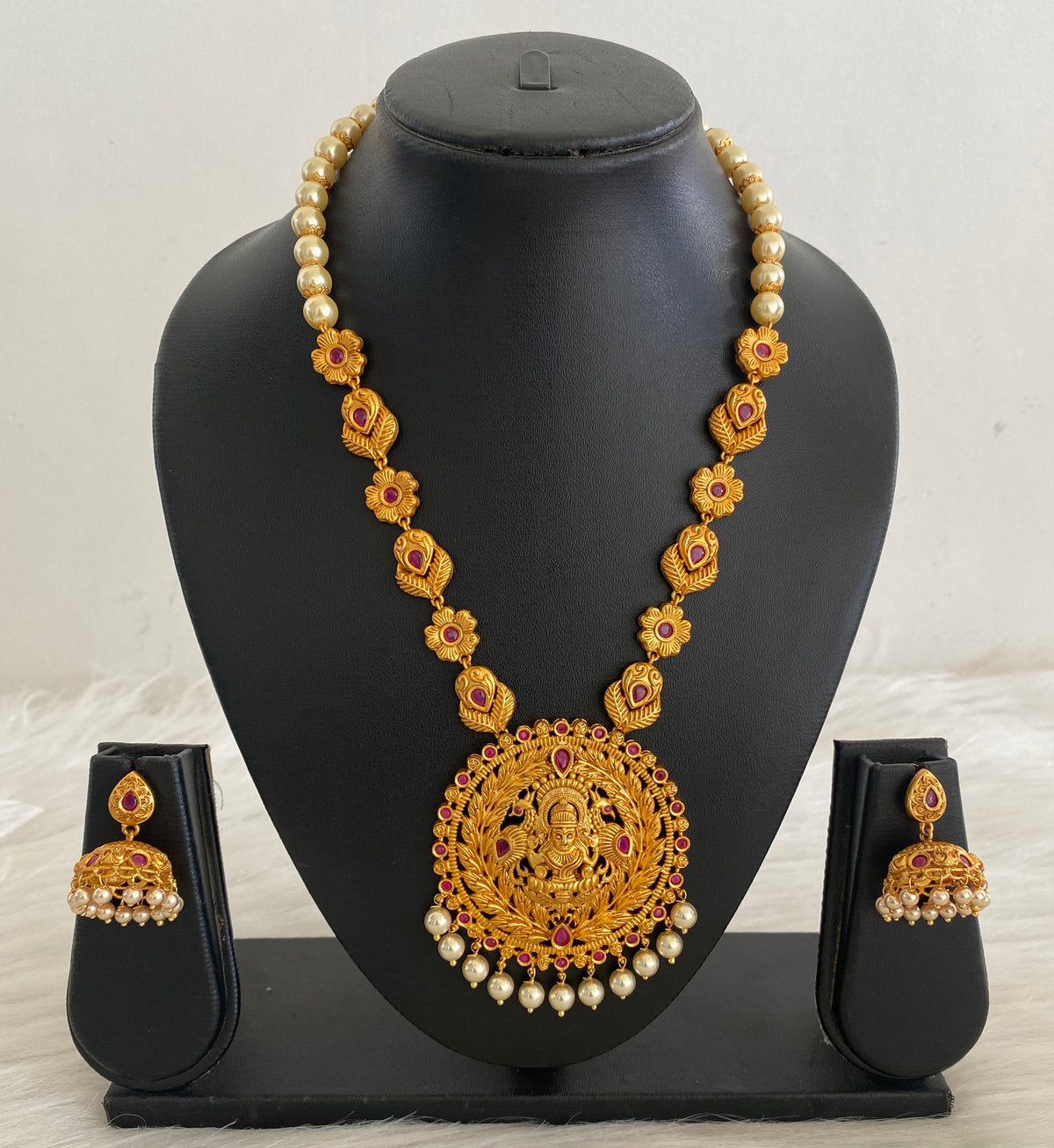Matte finish ruby pearl beaded lakshmi short haar set dj-09782