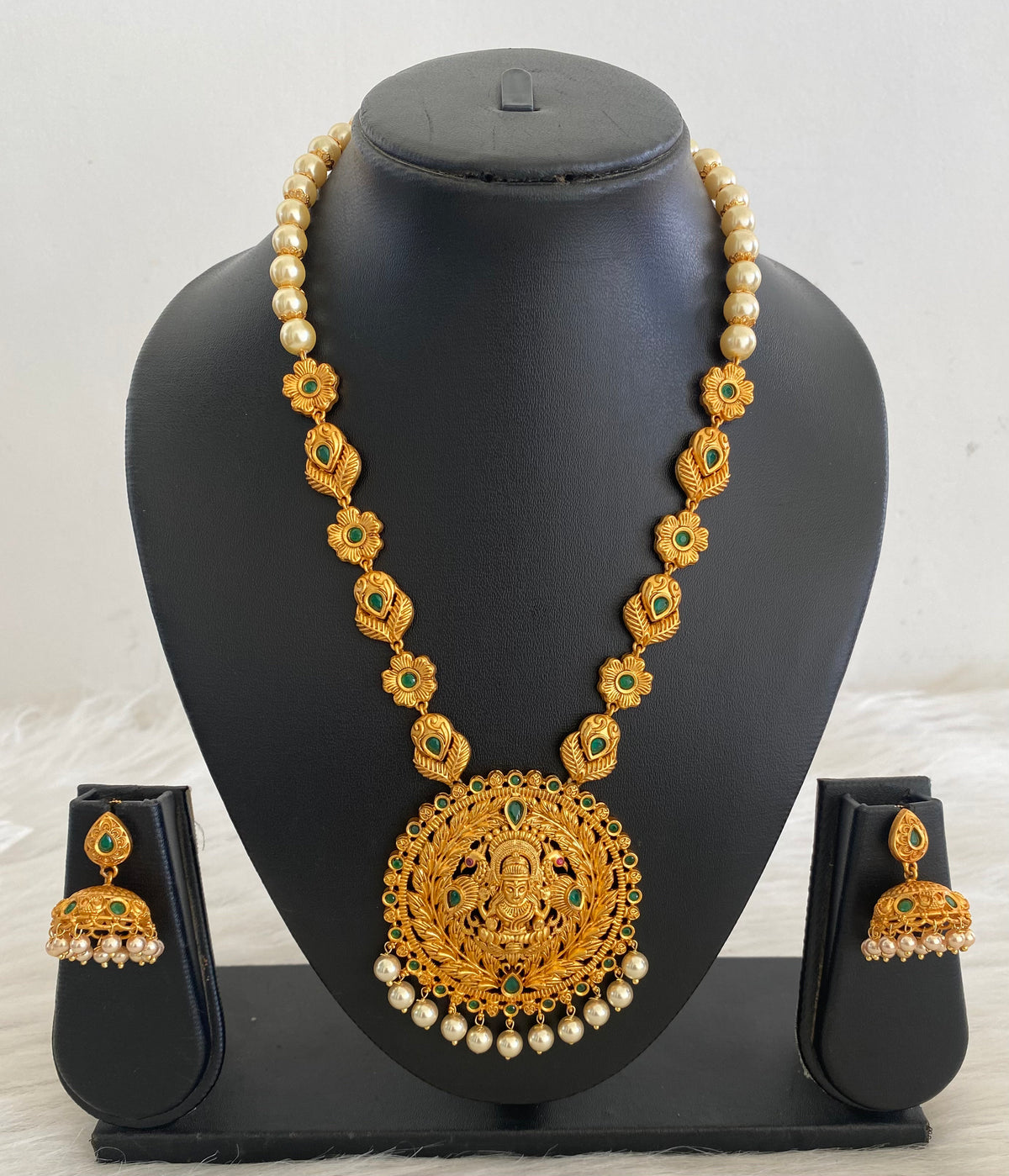 Matte finish emerald pearl beaded lakshmi short haar set dj-09784