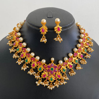 Gorgeous Matte Finish Ruby-emerald Flower Necklace Set -dj09865