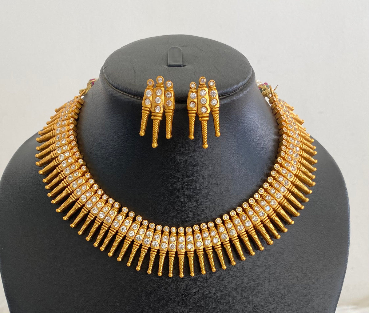 Matte Finish Kerala Style White Necklace Set - DJ09885