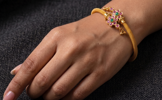 Gold tone ruby-green flower Bracelet (2.6) dj-09986