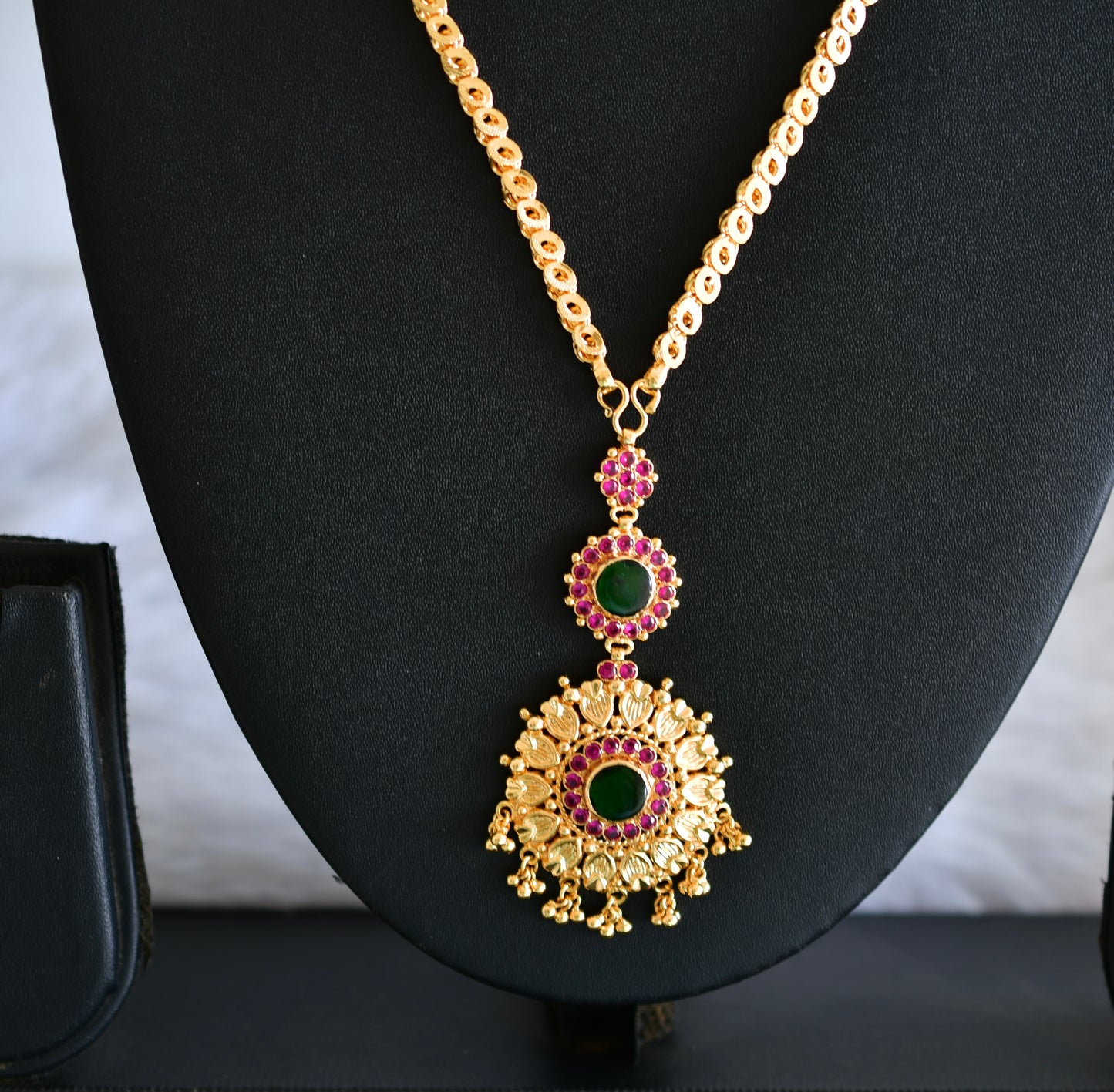 Gold tone 24 inches chain with green kerala style pendant dj-52632