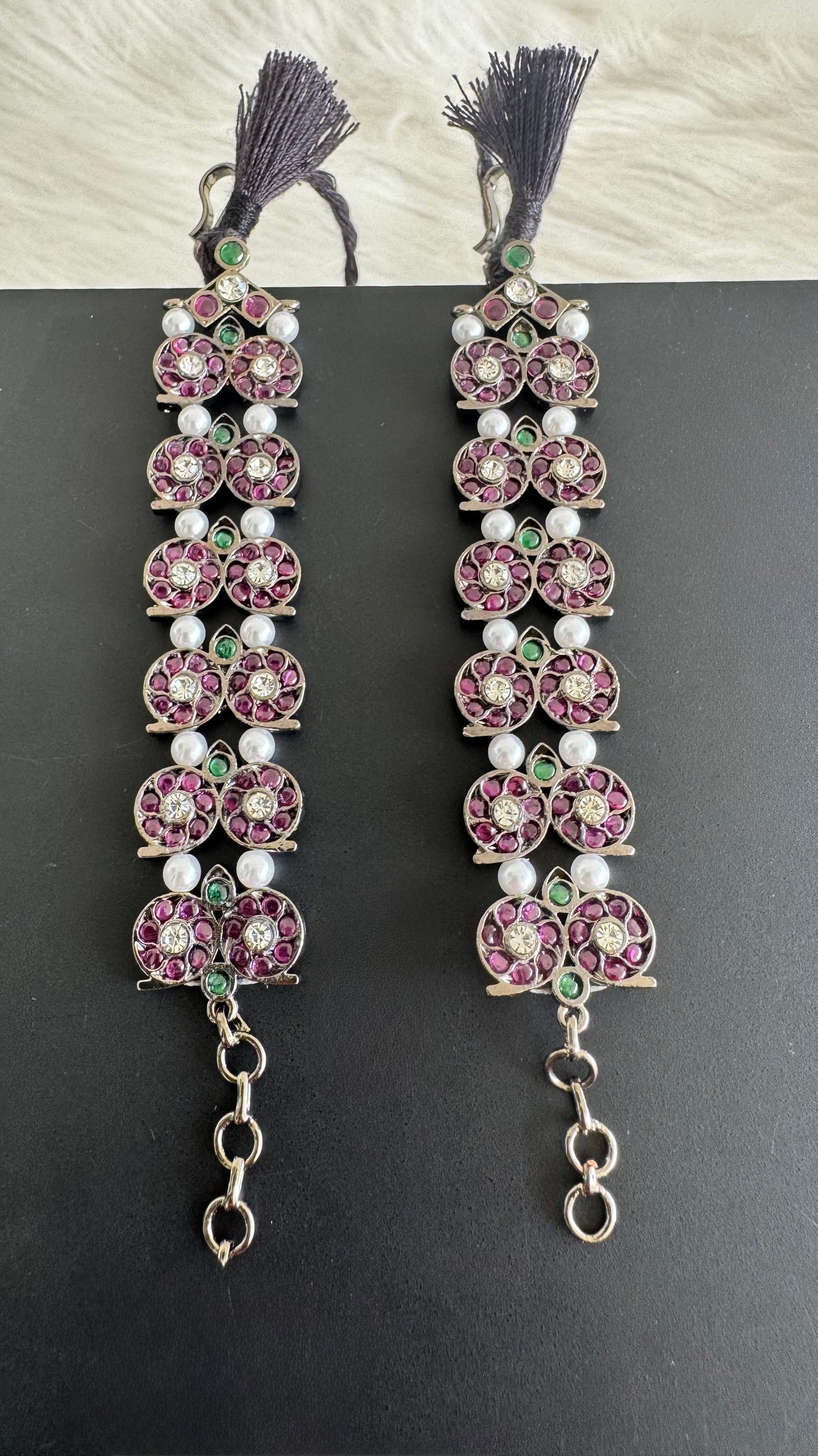 Black finish precious kemp-green pearl mango ear side chain Dj-51172