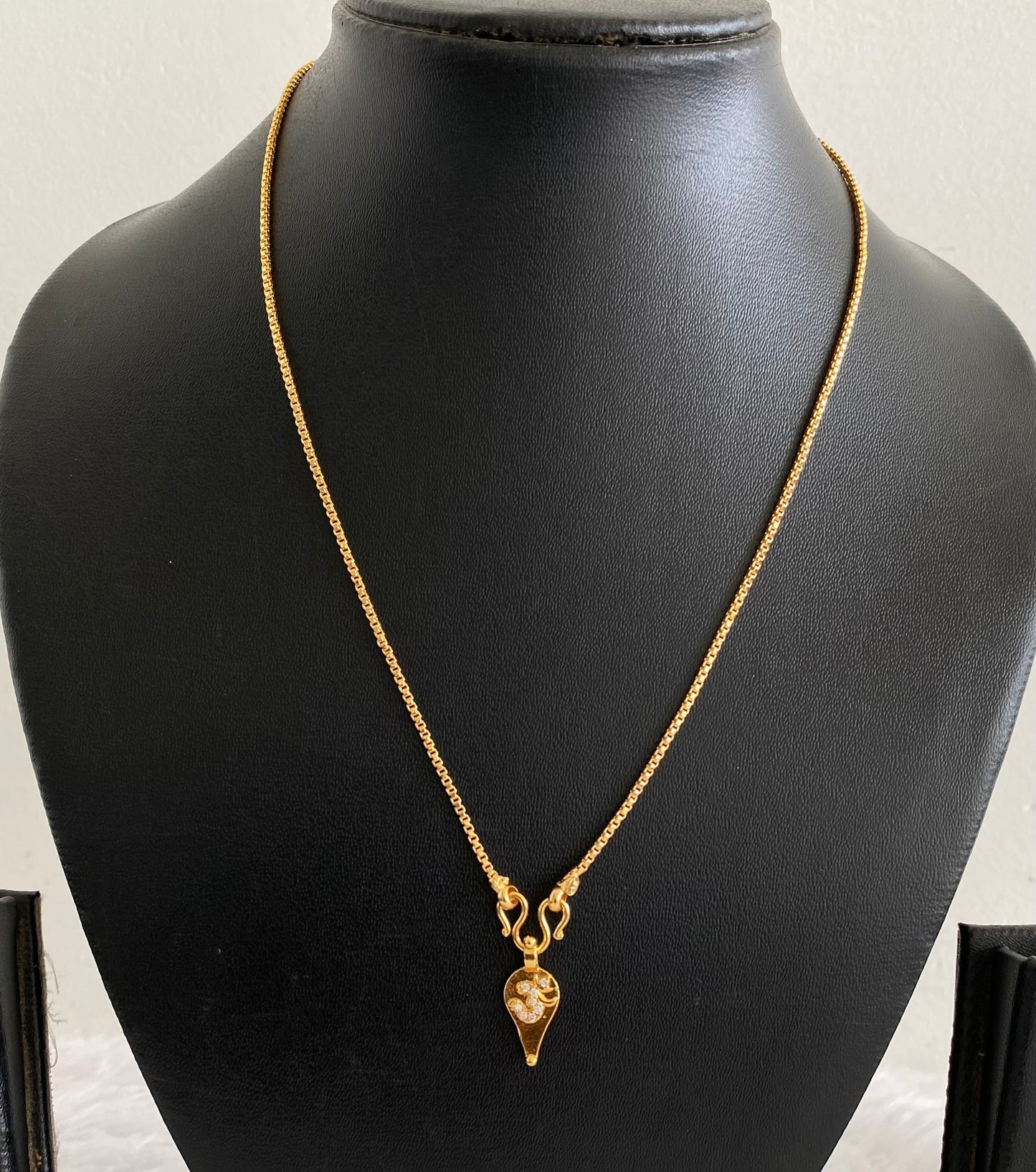 Gold tone 18 inches chain with cz om elakka pendant dj-54392