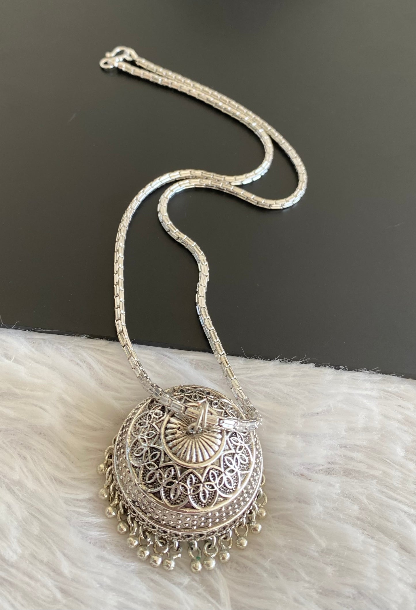 Silver tone pearl jhumkka pendant with chain dj-52945
