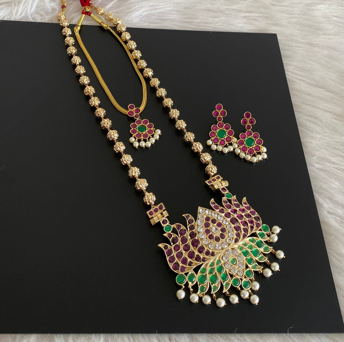Gold tone precious kemp-green-white pearl lotus nakshi beaded combo set dj-54938