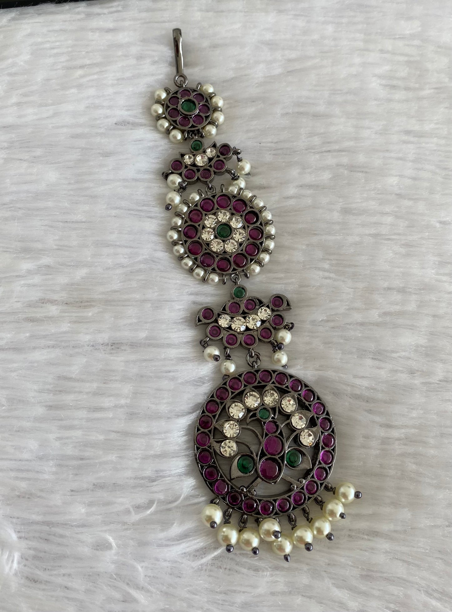 Black finish precious kemp-green-white pearl peacock tikka dj-53389