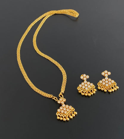 Gold tone 18 inches chain with white stone pathakkam pendant set dj-54912