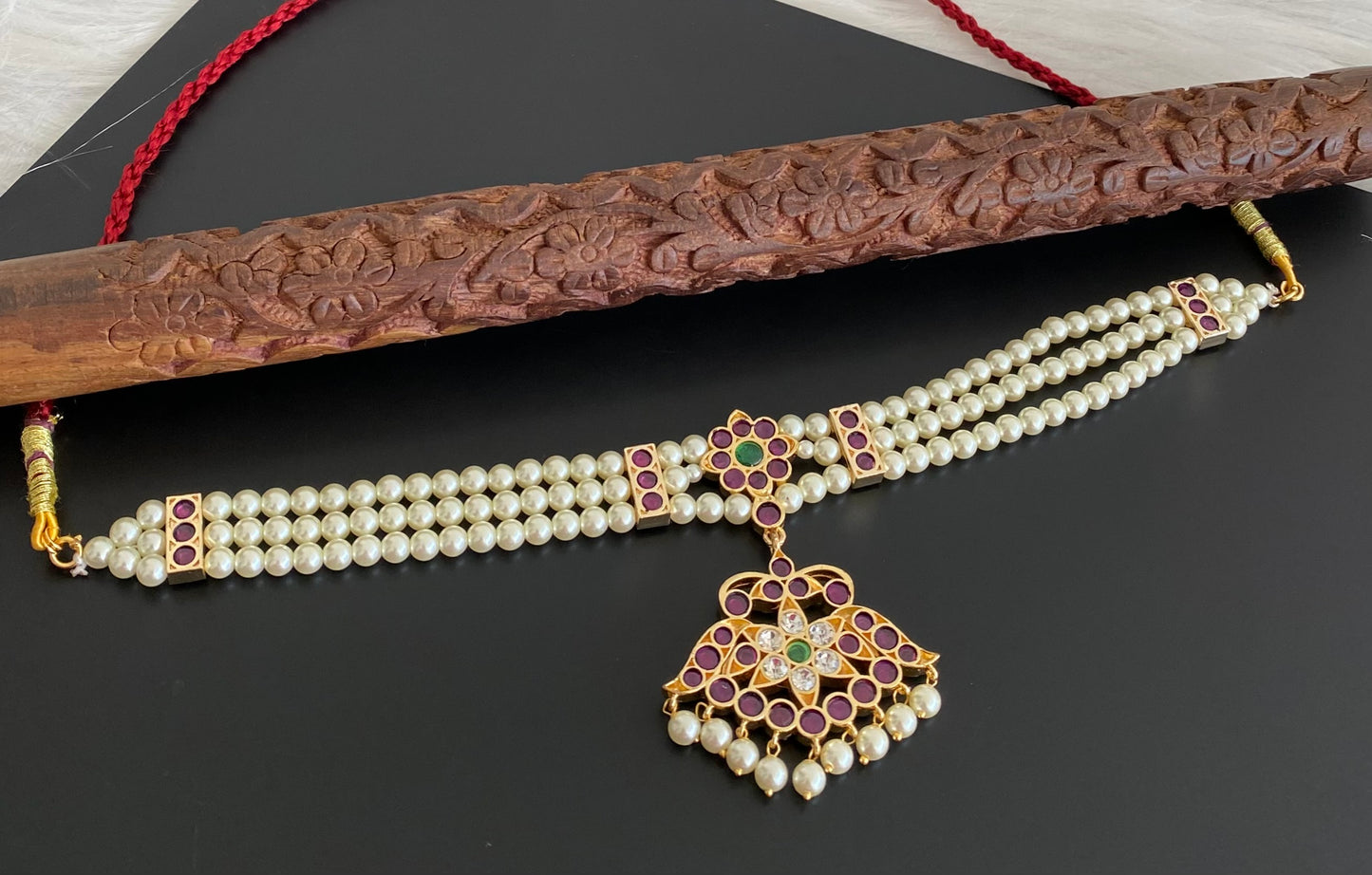 Gold tone precious kemp-green-white pearl reversible flower choker necklace dj-53934