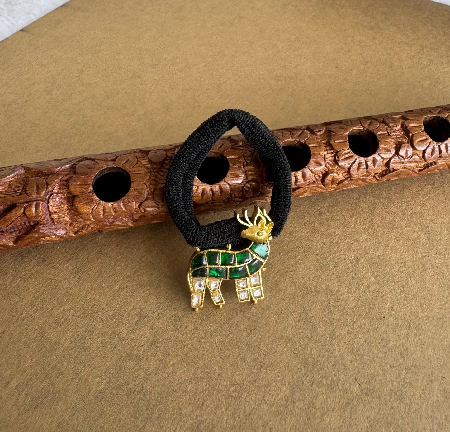 Matte finish green-white kundan jadau deer hair band dj-51517