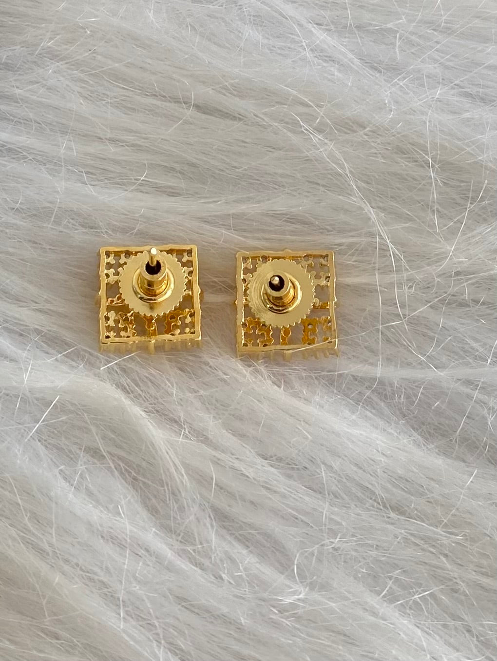 Gold tone cz white stone small stud/earrings dj-54633