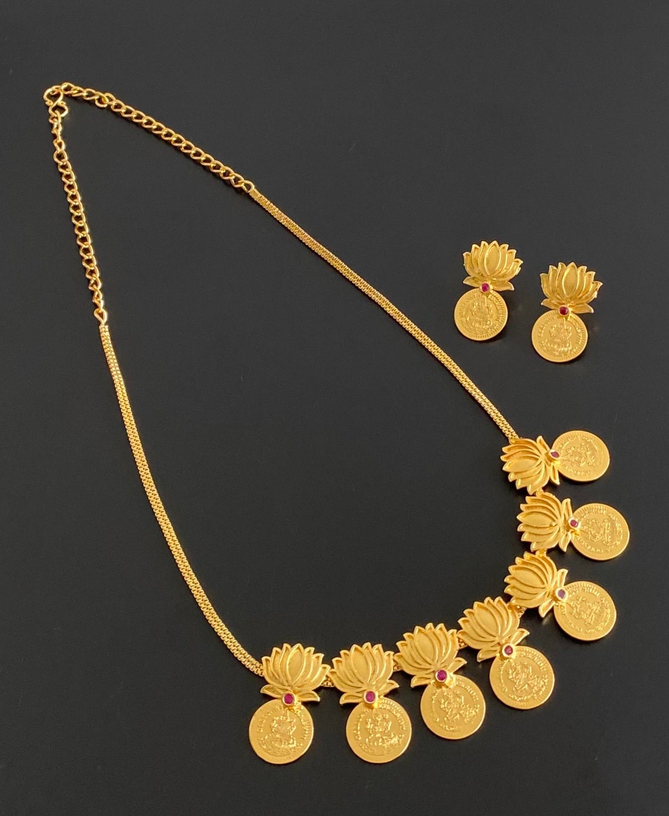 Gold tone pink stone lakshmi coin lotus necklace set dj-54120
