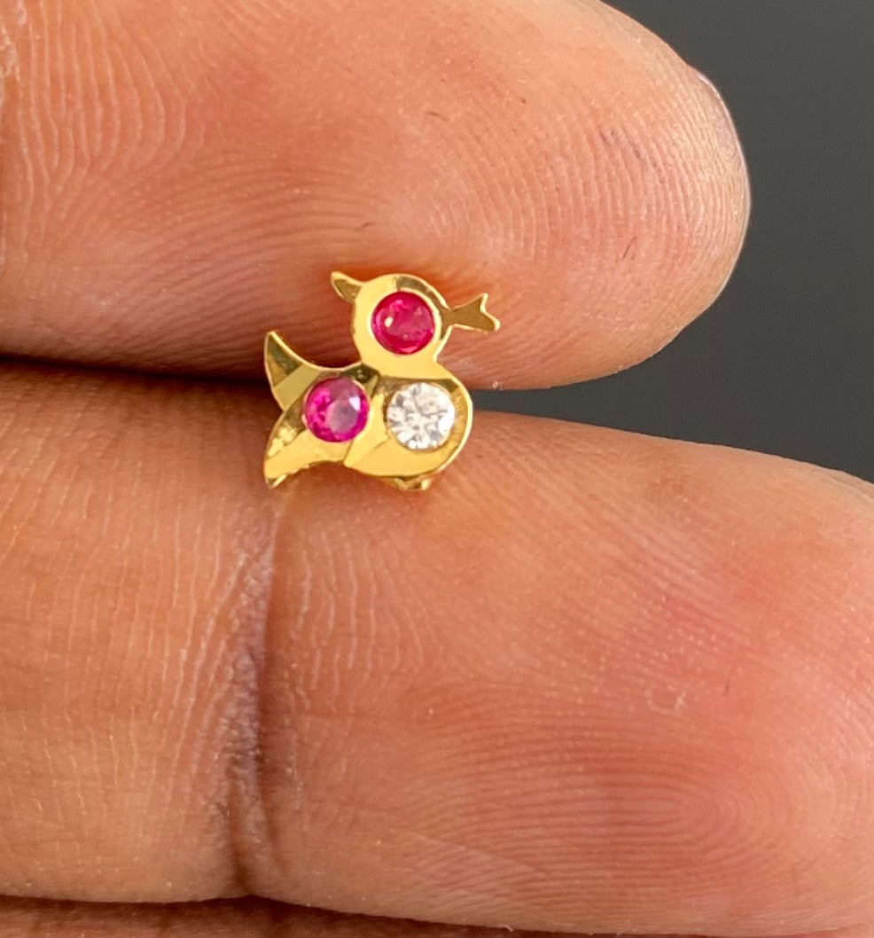 Gold tone pink-white stone small swan nose pin dj-53734