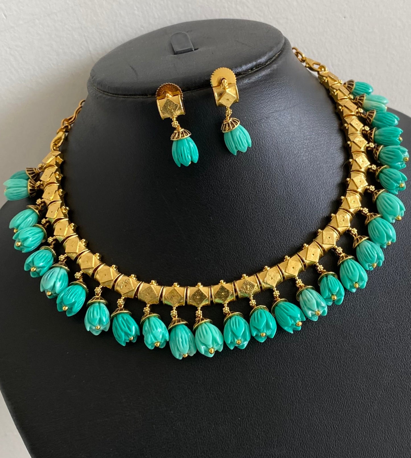 Antique gold tone green tulip beaded necklace set dj-54191