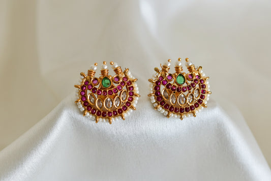 Matte finish kemp-green pearl moon stud/earrings dj-52567