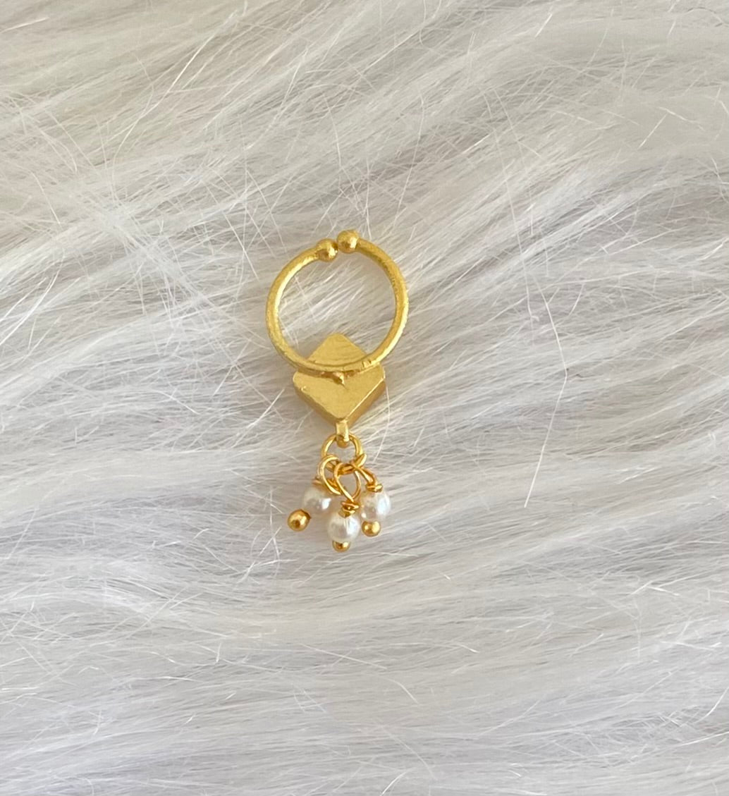 Gold tone white stone pearl nose pin/bulakku dj-53818
