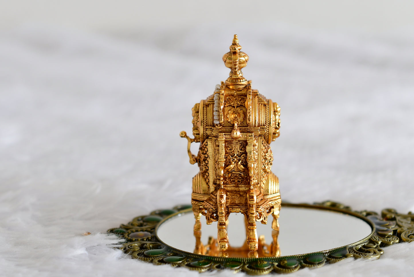 Antique gold tone pearl Ma Lakshmi kumkum box dj-52321