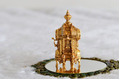 Antique gold tone pearl Ma Lakshmi kumkum box dj-52321