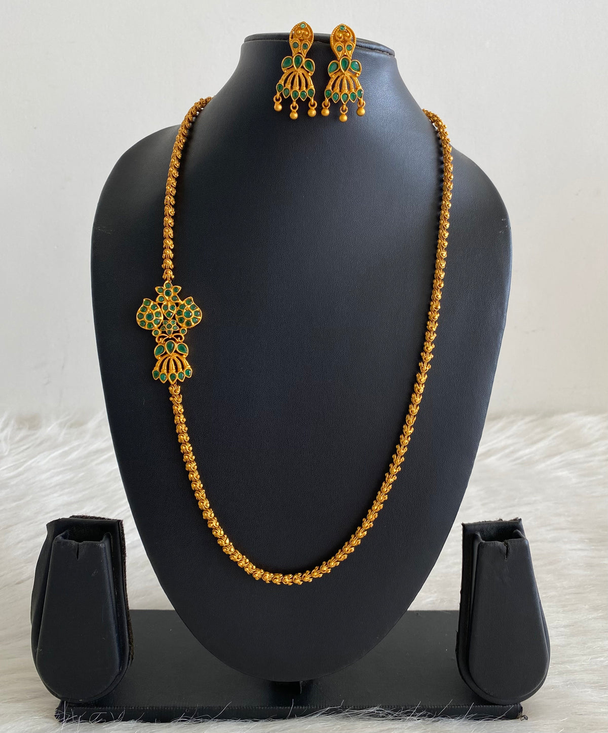 Matte finish emerald mugappu chain with earrings dj-10121