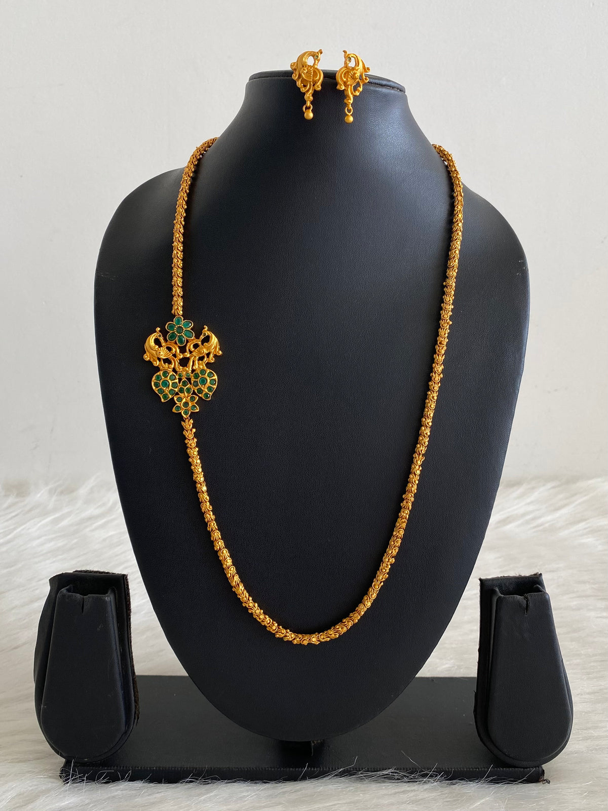 Matte finish emerald peacock mugappu chain with earrings dj-10123