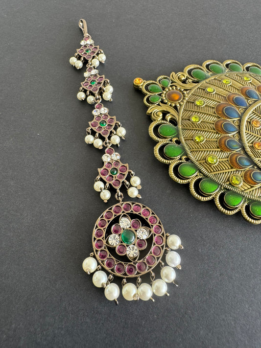 Black finish precious kemp-green-white pearl round tikka dj-52009