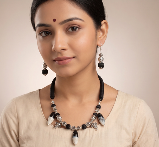 Silver Tone White-Black Bead Necklace Set -dj10890