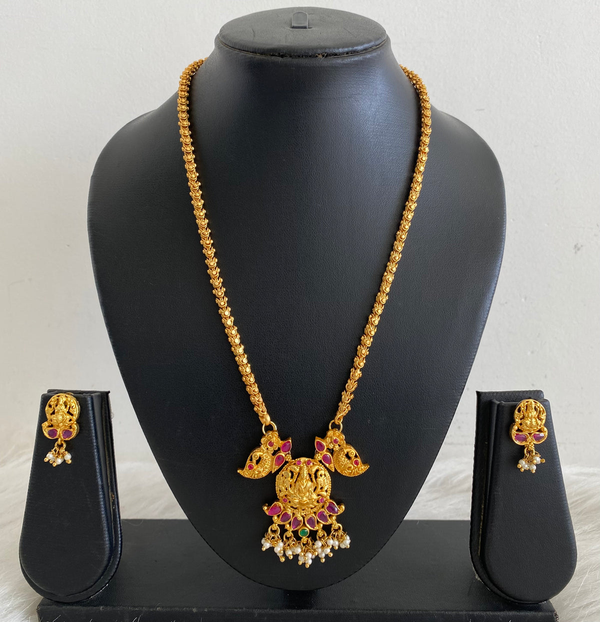 Matte Finish Ruby-emerald Lakshmi Chain With Screw Back Earrings -dj10944