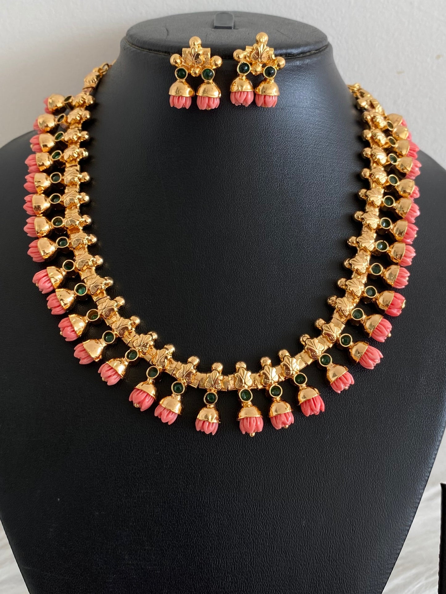 Gold tone green stone with pink tulip necklace set dj-54056