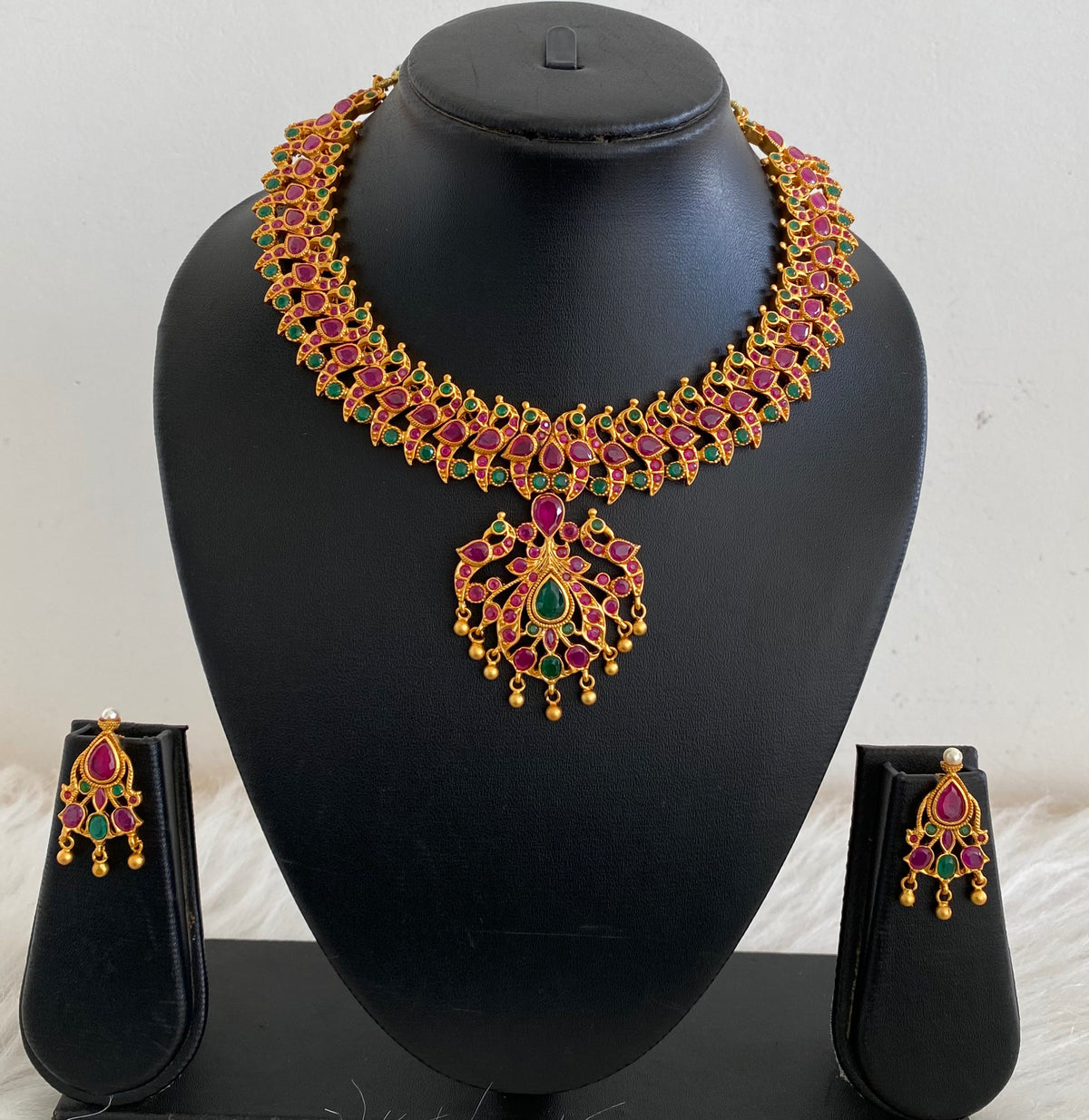 Matte finish ruby-emerald peacock necklace set dj-11008