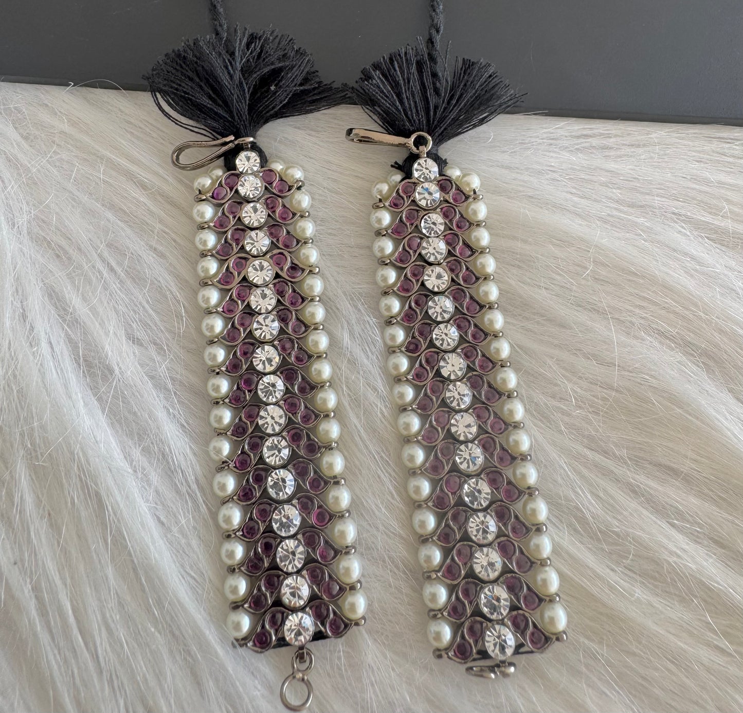 Black finish precious kemp-white pearl ear side chain dj-51254