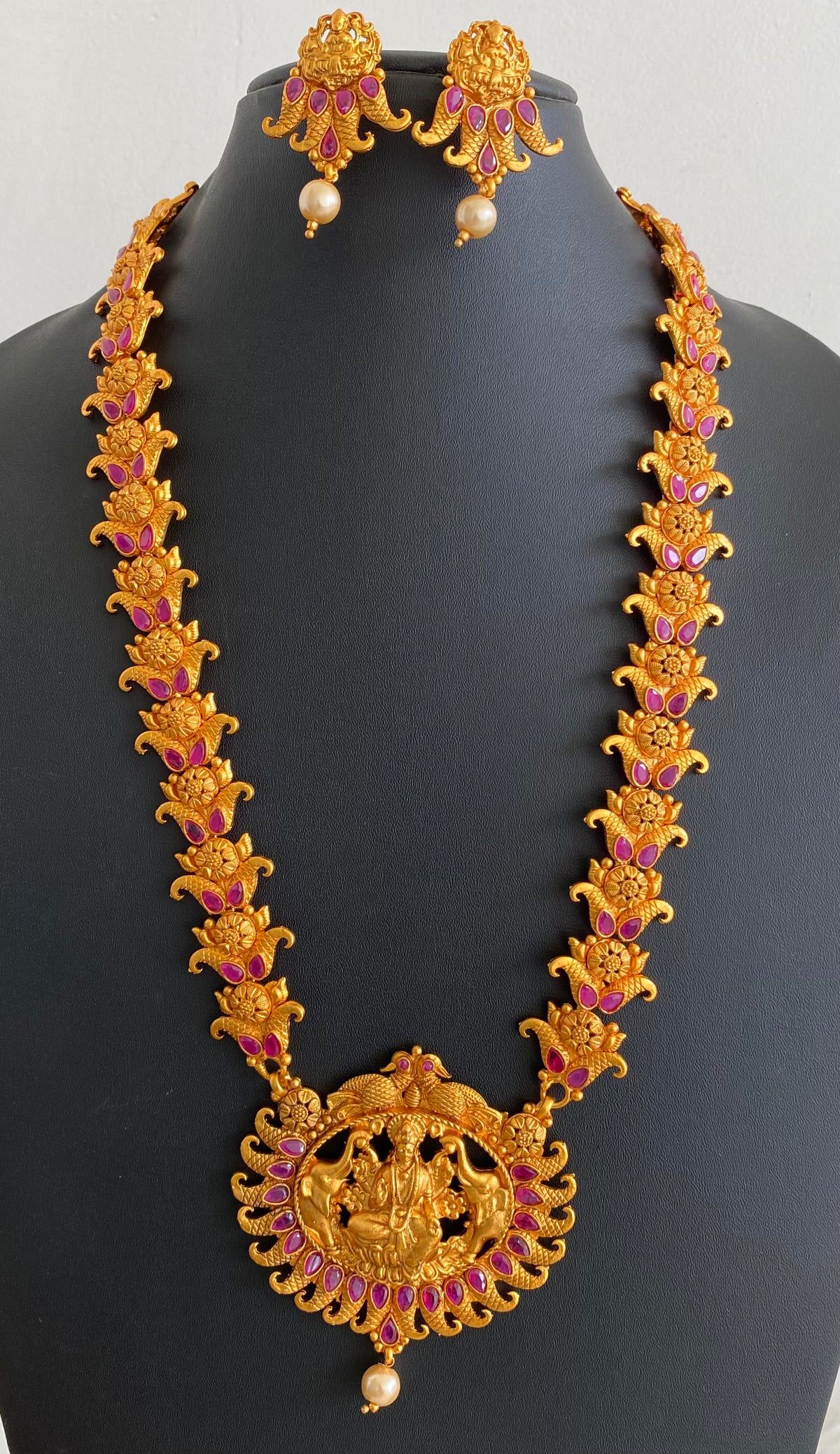 Matte finish semiprecious ruby Lakshmi long haar set dj-11246