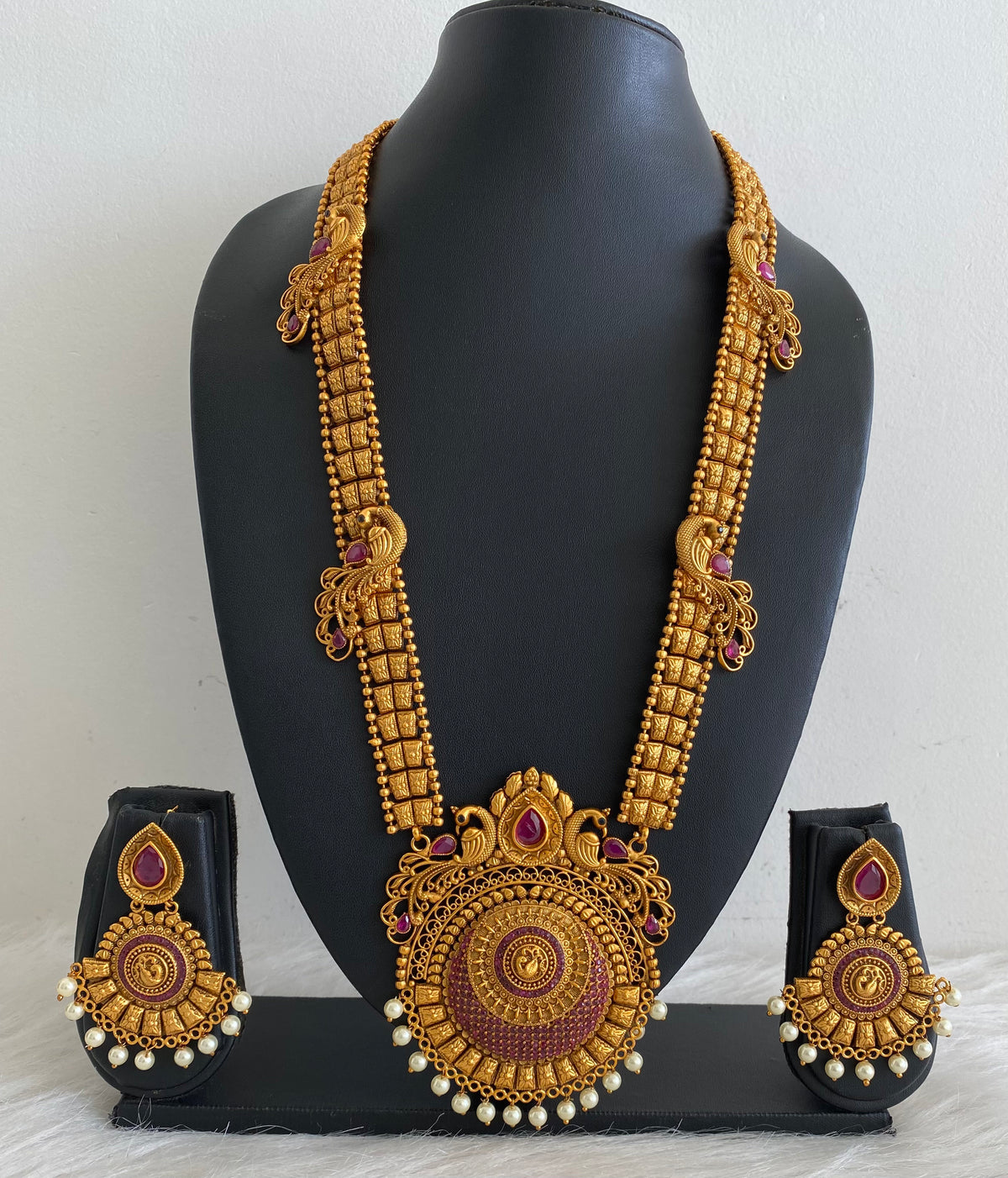 Matte finish ruby- pearl peacock round pendant haar set dj-11321