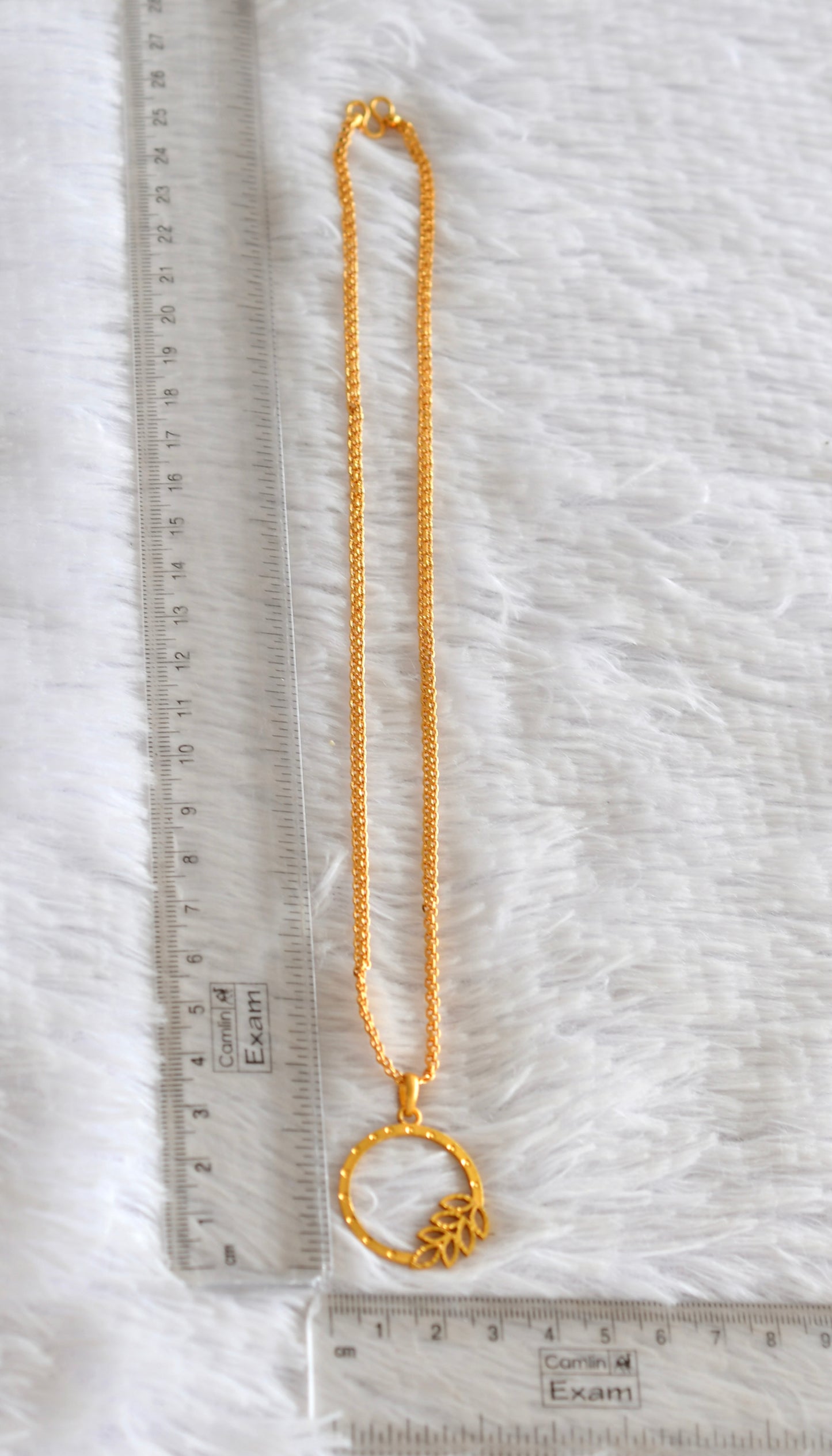 Gold tone 18 inches chain with round leaf pendant dj-51921