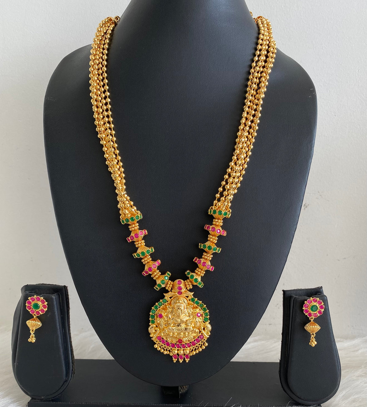Gold Tone Ruby-green Multilayer Lakshmi Short Haar Set -dj11408