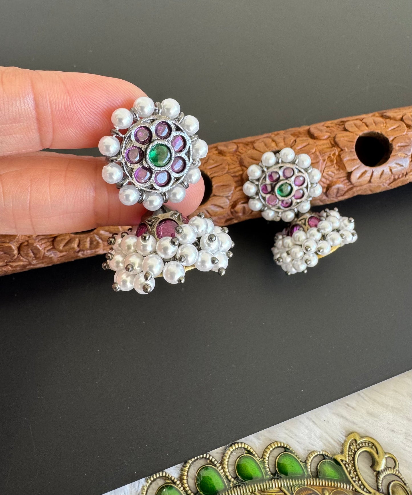 Black finish precious kemp-green pearl jhumkka dj-52521