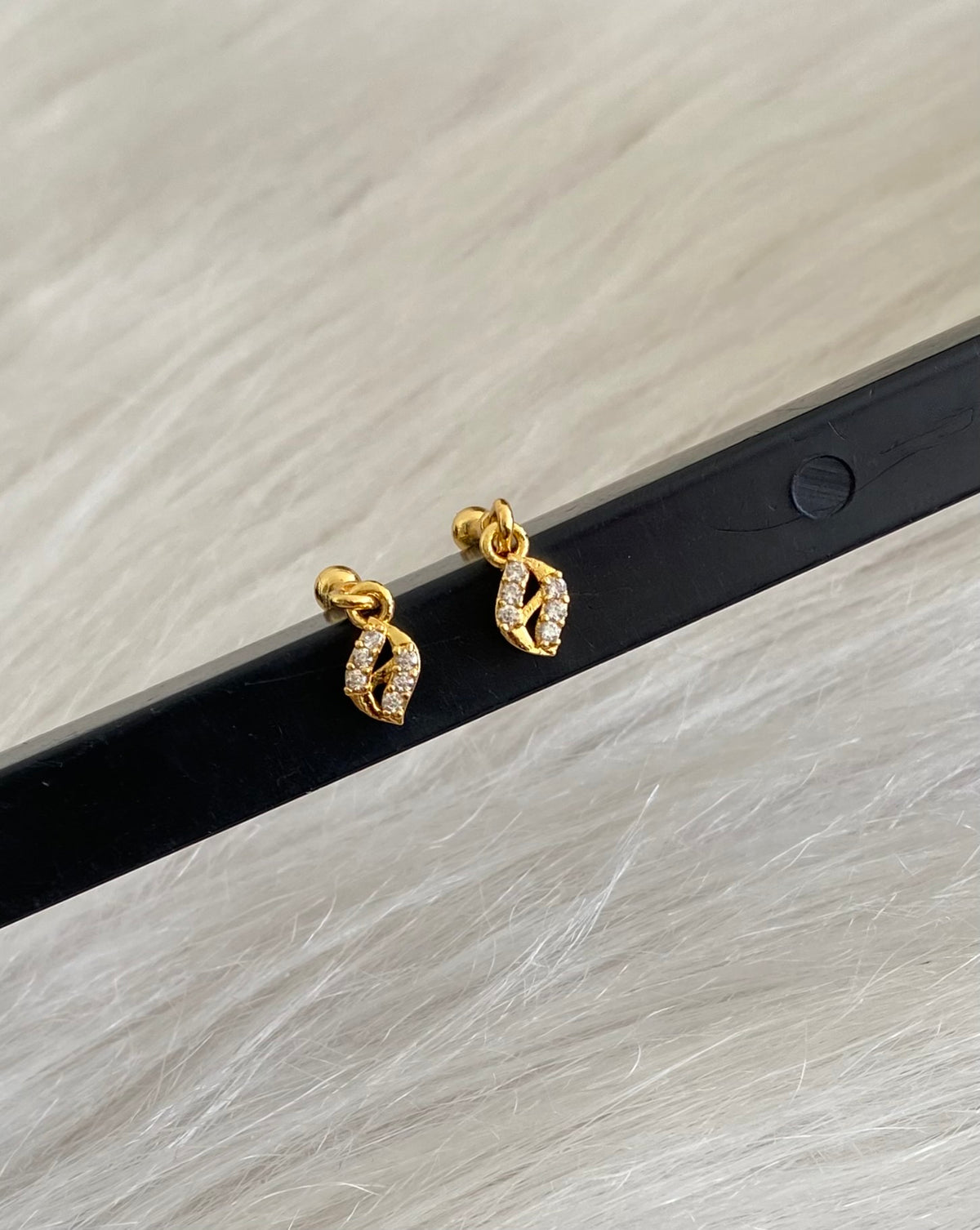 Gold tone cz white stone bugadi screw earrings dj-55128