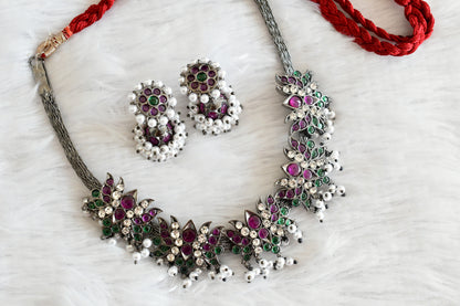 Black finish precious kemp-green-white pearl lotus necklace set dj-53352