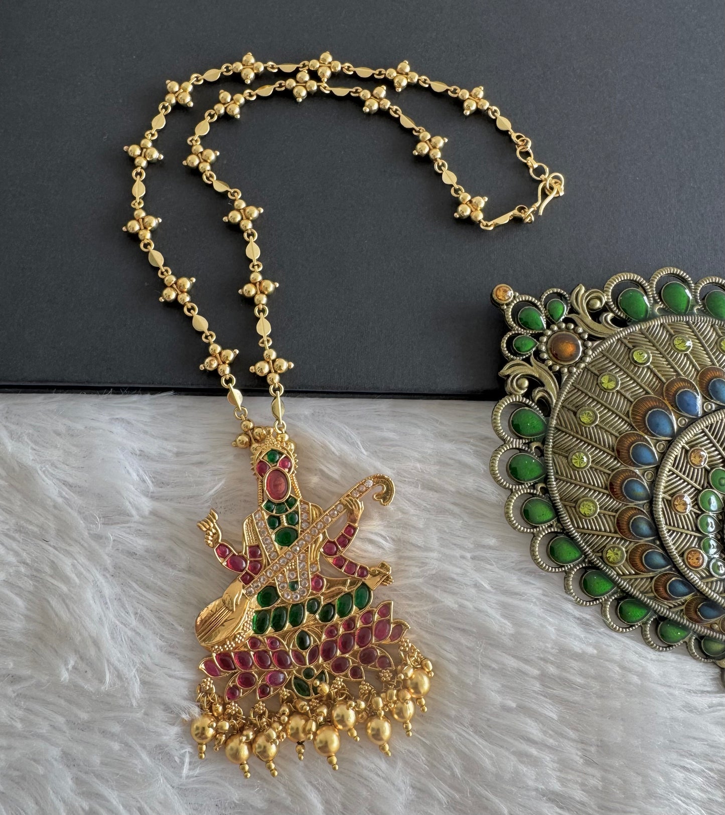 Matte finish kemp-green-white Ma Saraswathi necklace dj-52071