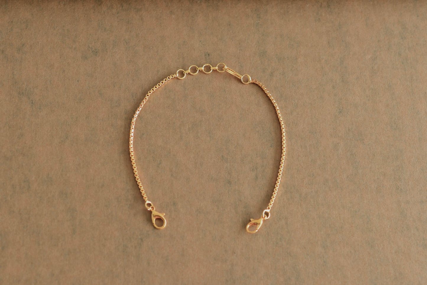 Gold tone back chain dj-51942