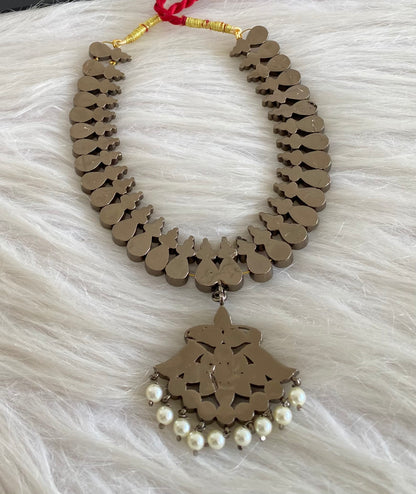 Black finish precious kemp-green-white pearl flower necklace dj-54693