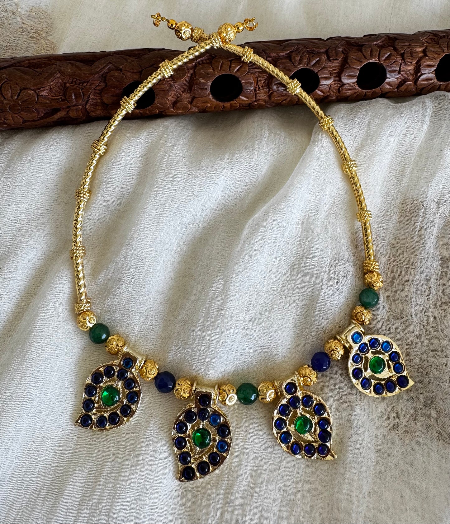 Gold tone blue-green mango semi precious kemp hasli necklace Dj-52621