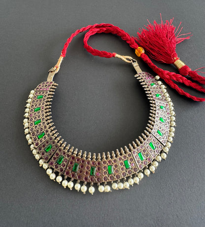 Black finish precious kemp-green pearl poothali necklace Dj-51444