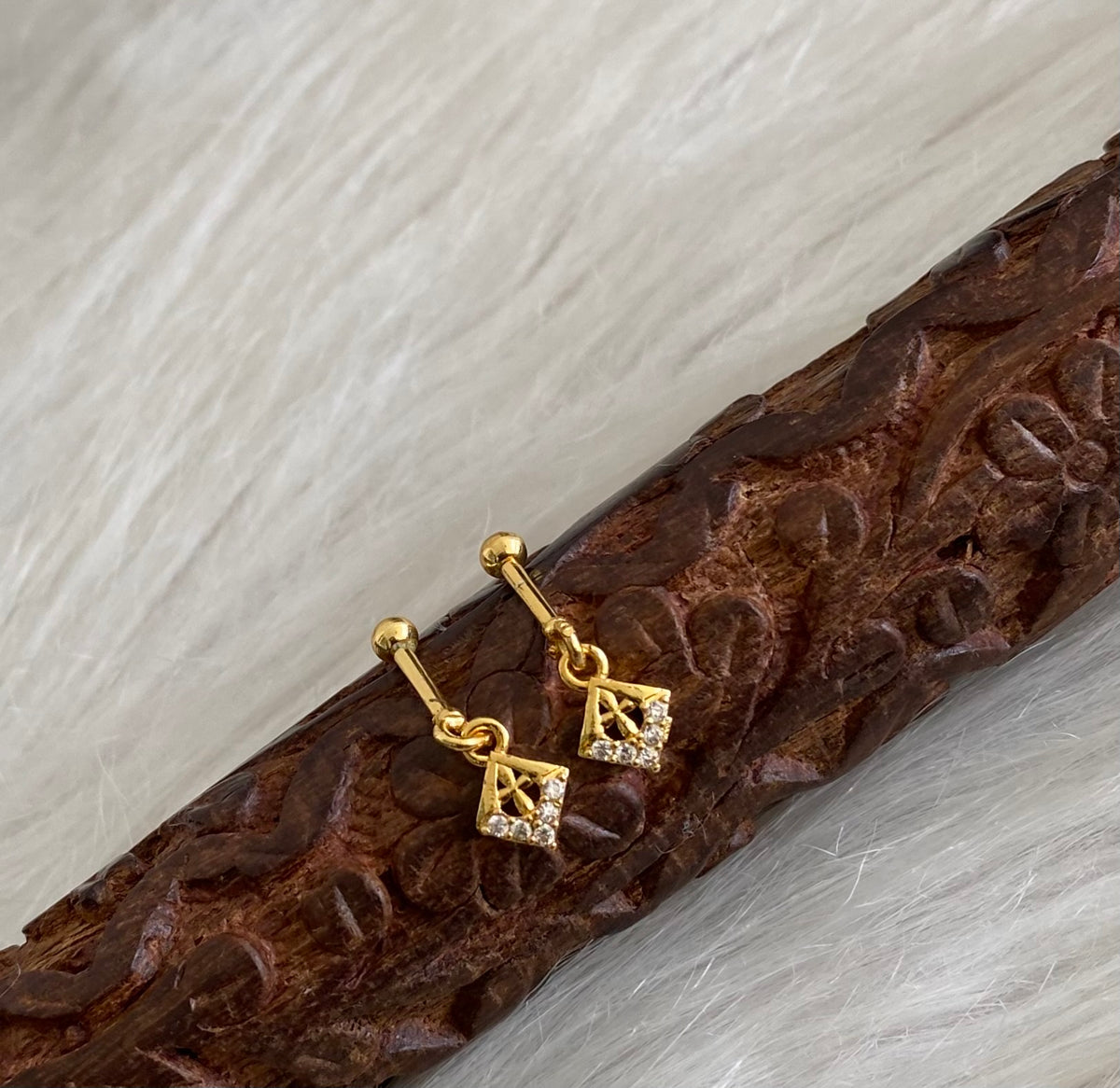 Gold tone cz white stone bugadi screw earrings dj-55124