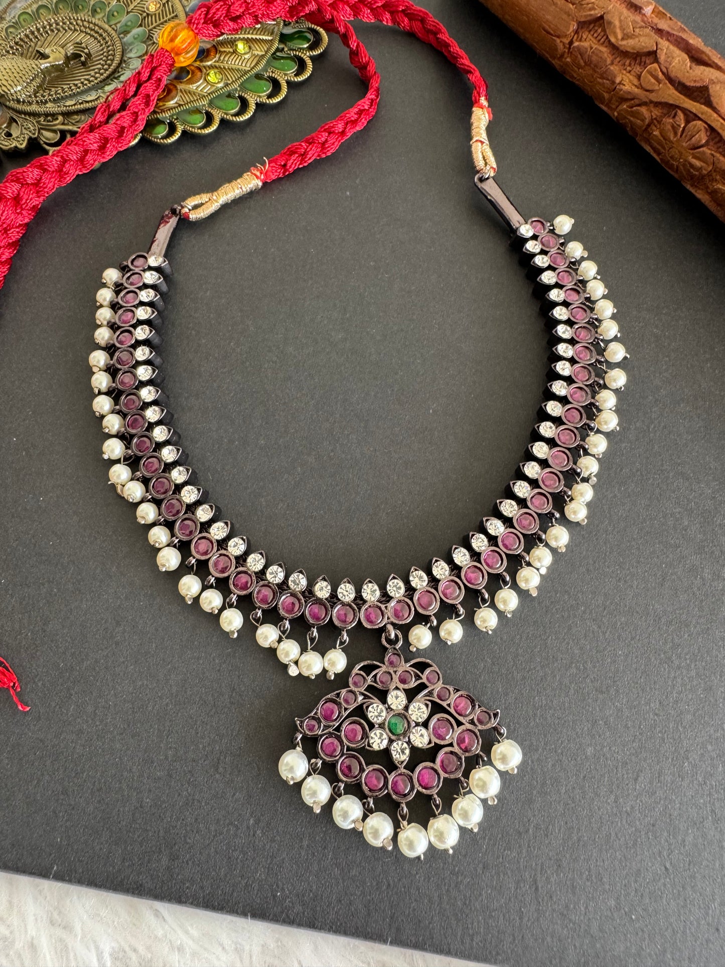 Black finish precious kemp-green pearl necklace dj-52286