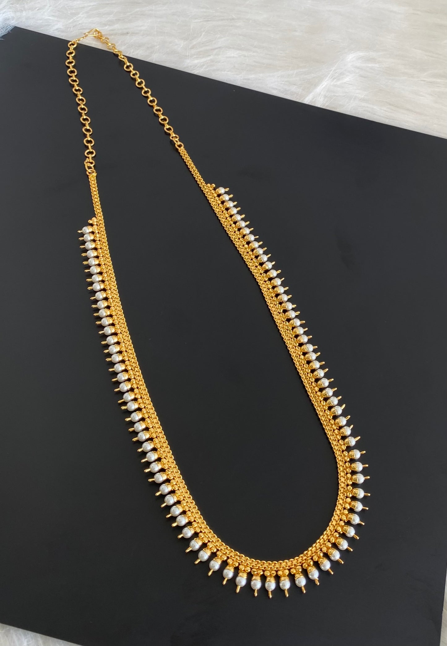 Gold tone kerala style pearl short haar dj-54531