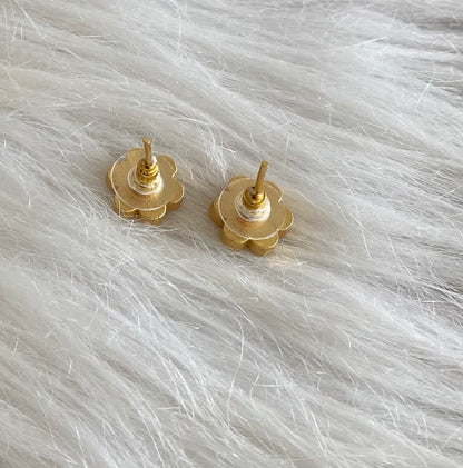 Gold tone kemp-white kundan jadau stud/earrings dj-54574