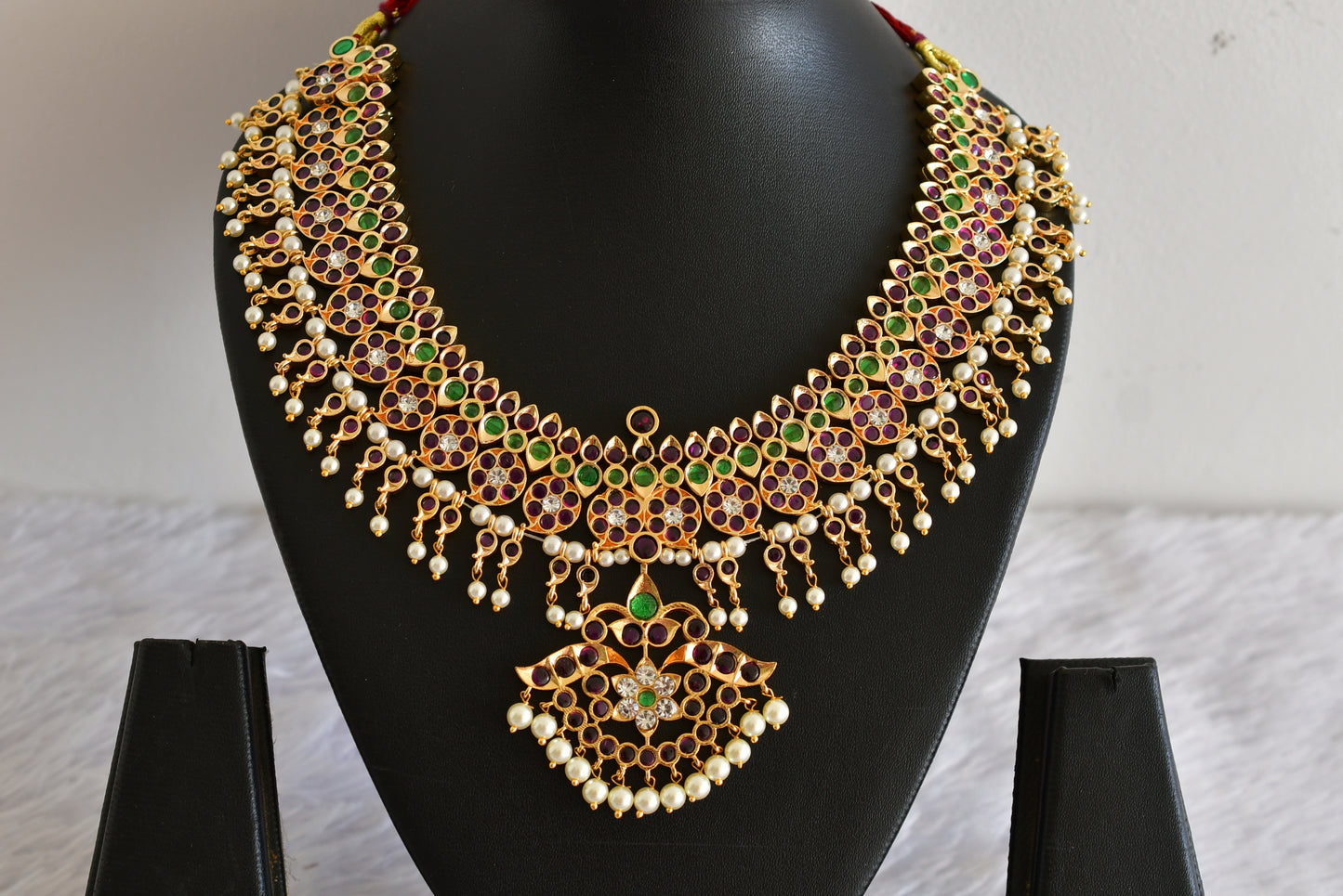 Gold tone precious kemp-green-white pearl mango big necklace dj-52261