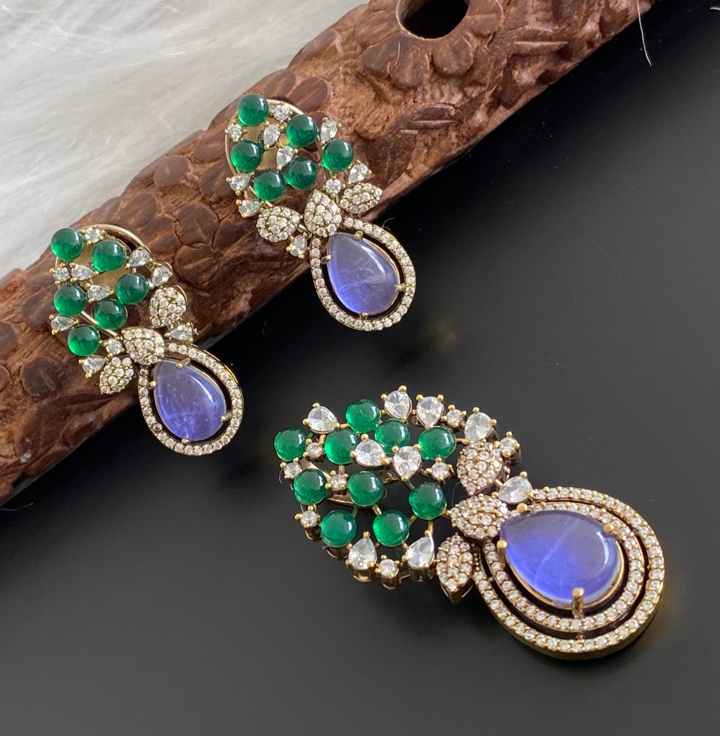 Antique gold tone purple-green-white pendant set dj-53978