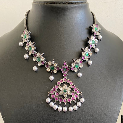 Black finish precious kemp-green-white pearl necklace dj-53243